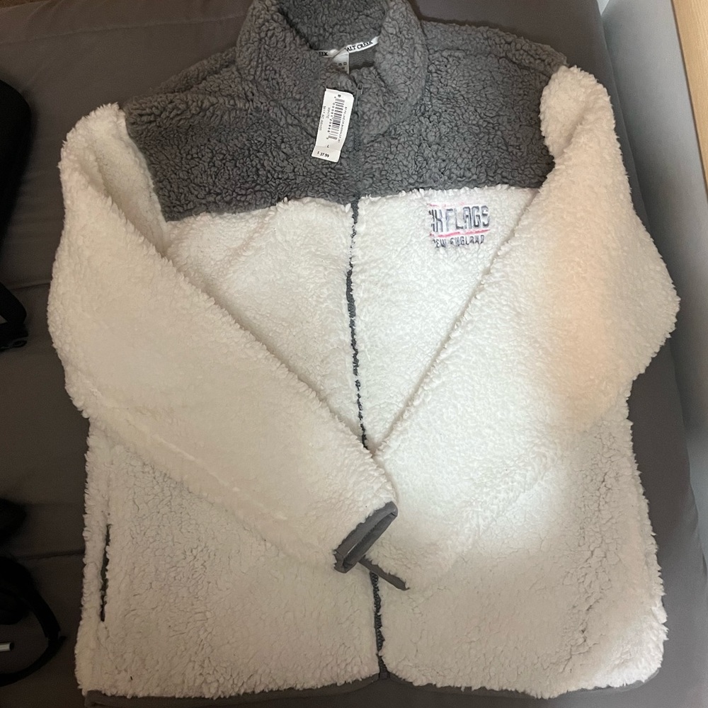 NWT Six Flags New England Soft Jacket